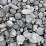Galet de chez Ozaé Graviers Déco. Parfait pour embéllir vos massifs, vos jardins, vos tours de maison, etc. Plusieurs granulométries sont disponibles et plusieurs tonalité. Retrouvez tous nos galets dans nos agences Ozaé