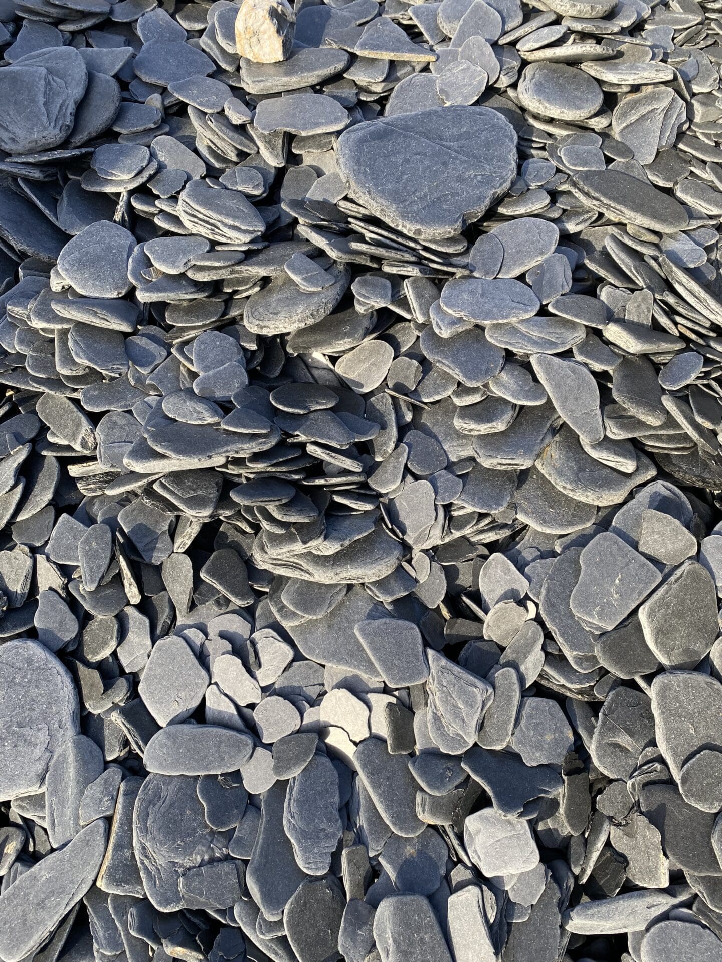 Galets d'ardoise roulés - Ozaé Graviers Déco