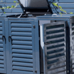 Cache Poubelle Ozaé Graviers Déco, solution esthétique et durable pour cacher vos bacs à ordures