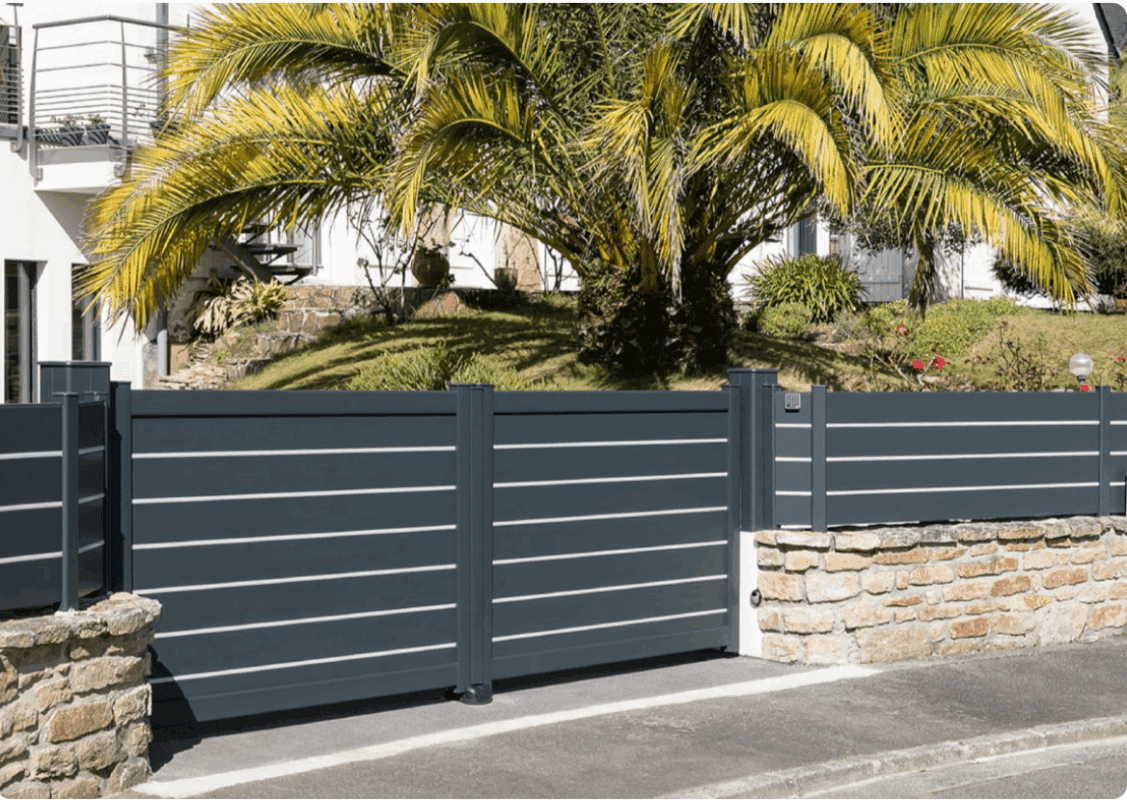 Portail Battants Aluminium MARSEILLE Ozaé Graviers Déco, portail plein moderne et durable