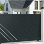 Portail Coulissant Aluminium PORTO Ozaé Graviers Déco, design ajouré moderne et sans entretien