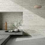 Dalle Céramique ELYSIAN Travertino Misty Ozaé Graviers Déco, dalle extérieure effet pierre travertin